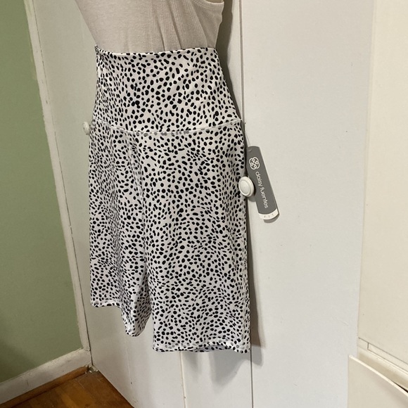 DAISY FUENTES Ultra High Waist Cheetah Leopard Print Bike Shorts Black White XL - Picture 2 of 11